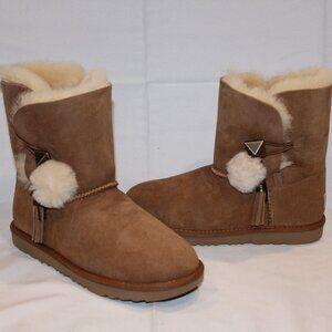 UGG YOUTH 5 WOMEN'S 7‎ LILLIAN SUEDE CHARM SHEARLING LINED CLASSIC SHORT BOOTS